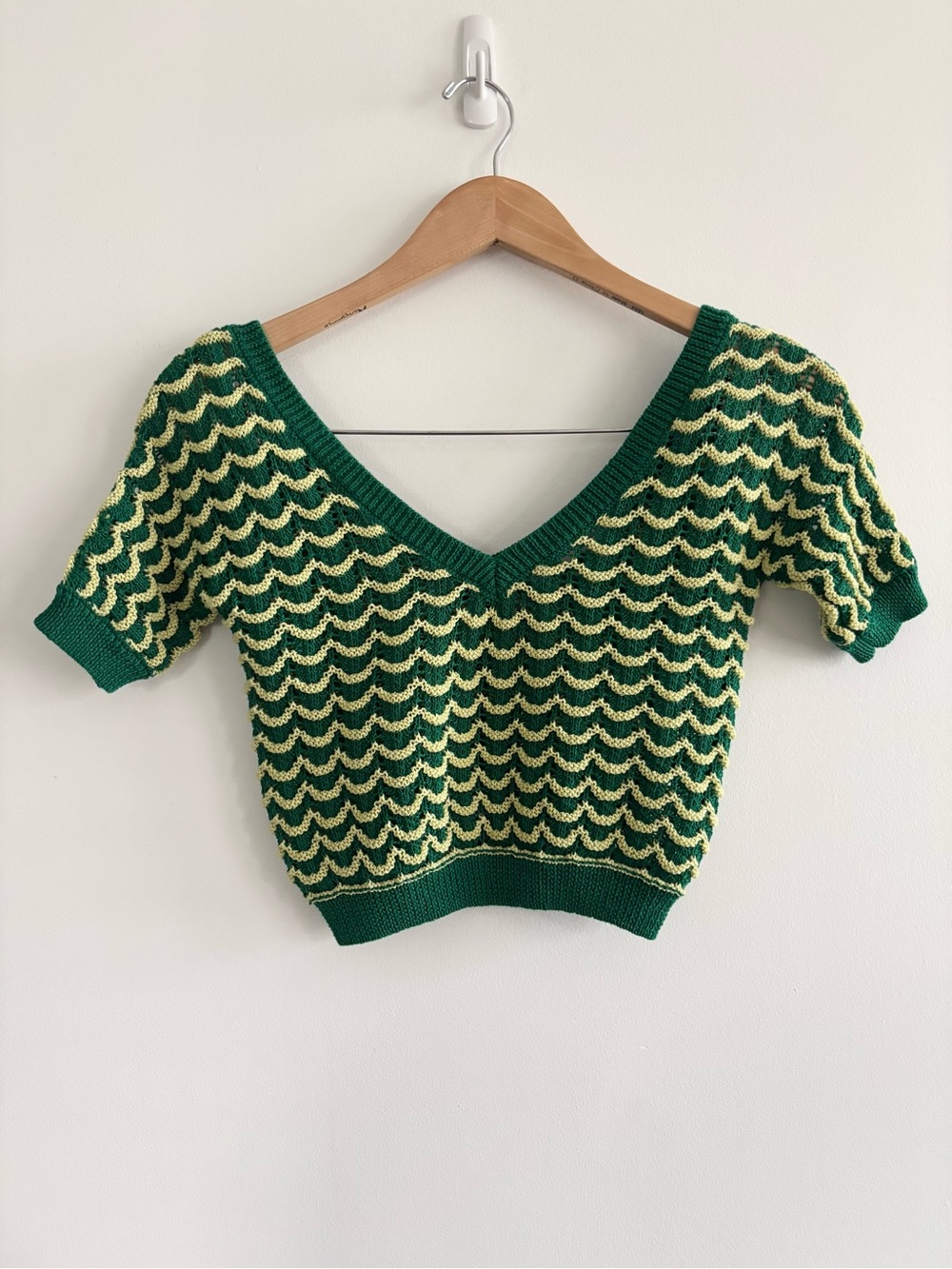 Zara Crochet Deep V-Neck Scallop Knit Crop Top - Picture 2 of 9